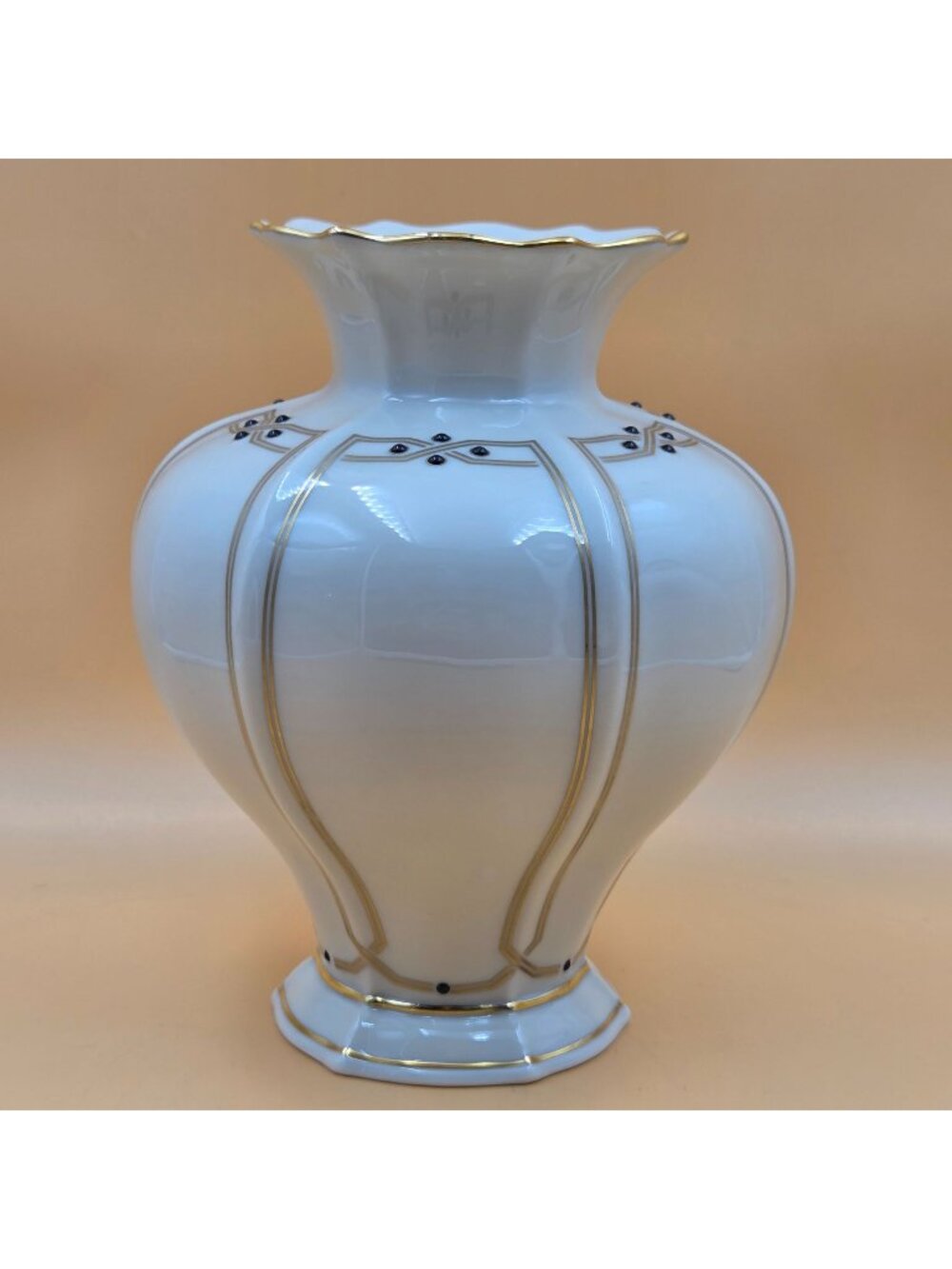 Lenox Vanguard Collection Medium Vase Ivory Enamel Accents Gold Trim USA